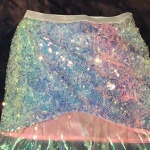 Little girls, mermaid skirt.